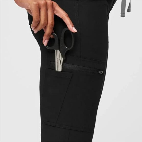 Figs lot of 2 Yola Scrubs Cargo Pants Black XXSP - Picture 4 of 11